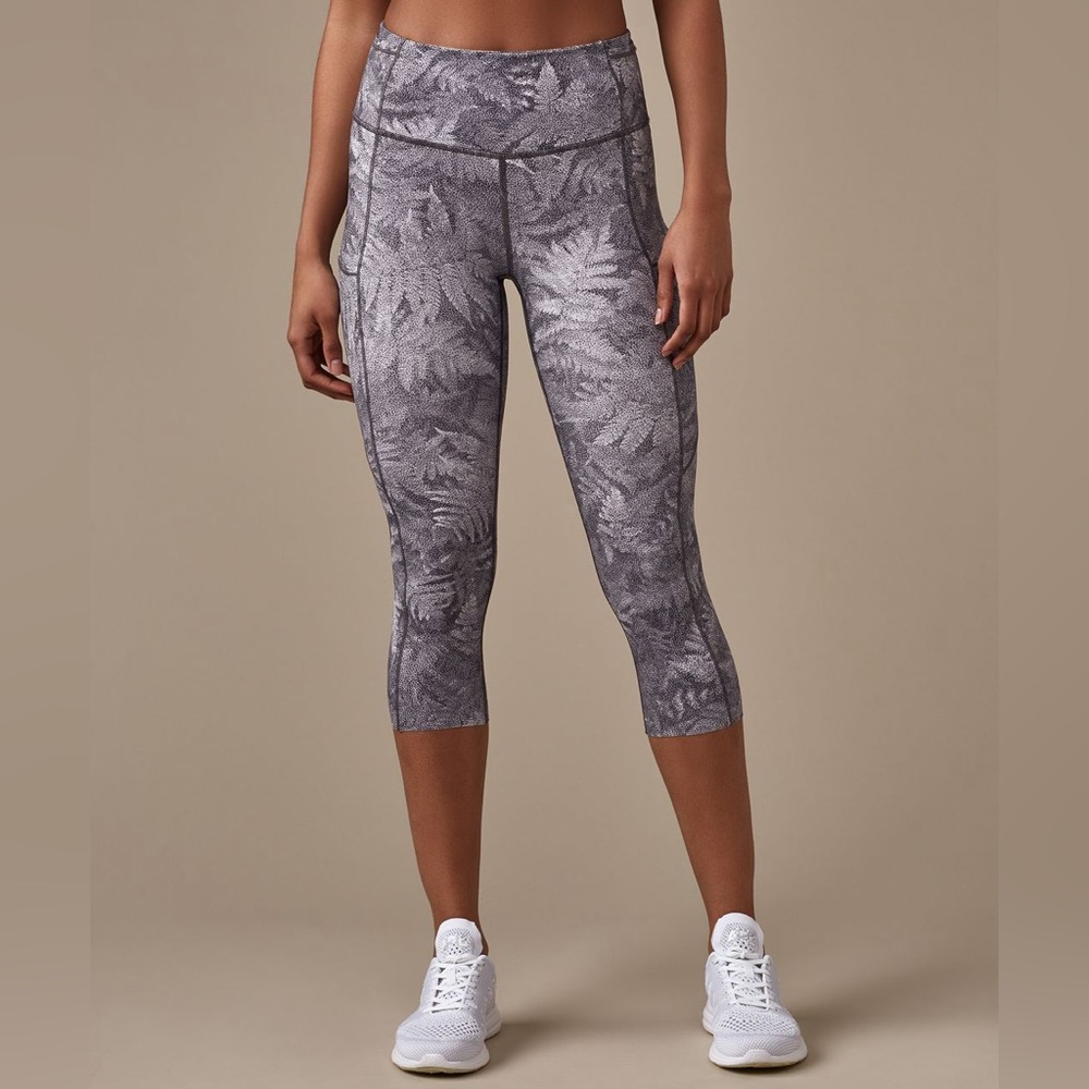 Lululemon Fast & Free Crop 19" ✧ Kindred Spirit Alpine White Multi ✧ Size 4